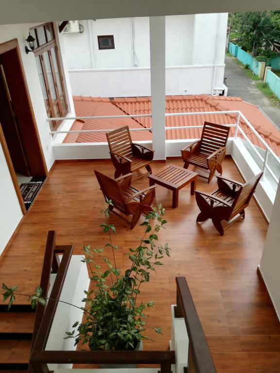 Hôtel Bianco Terrace à Negombo Extérieur photo