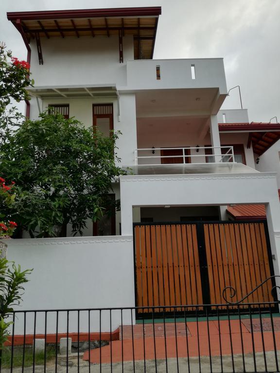 Hôtel Bianco Terrace à Negombo Extérieur photo