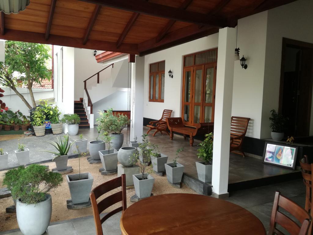 Hôtel Bianco Terrace à Negombo Extérieur photo