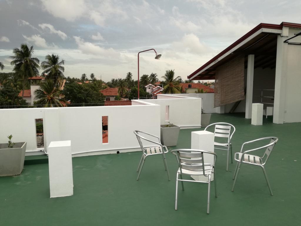 Hôtel Bianco Terrace à Negombo Extérieur photo