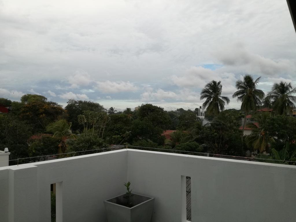 Hôtel Bianco Terrace à Negombo Extérieur photo