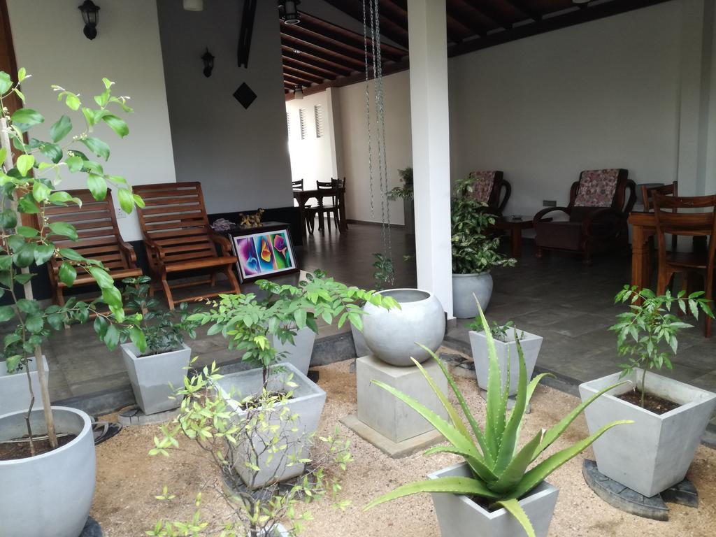 Hôtel Bianco Terrace à Negombo Extérieur photo