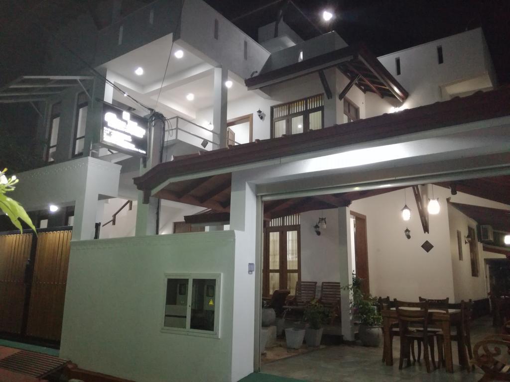 Hôtel Bianco Terrace à Negombo Extérieur photo