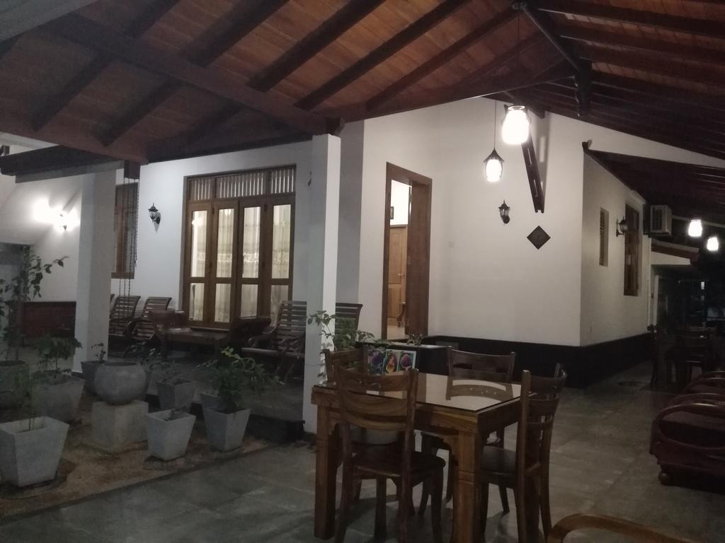 Hôtel Bianco Terrace à Negombo Extérieur photo