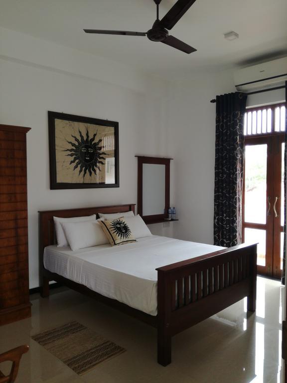 Hôtel Bianco Terrace à Negombo Extérieur photo